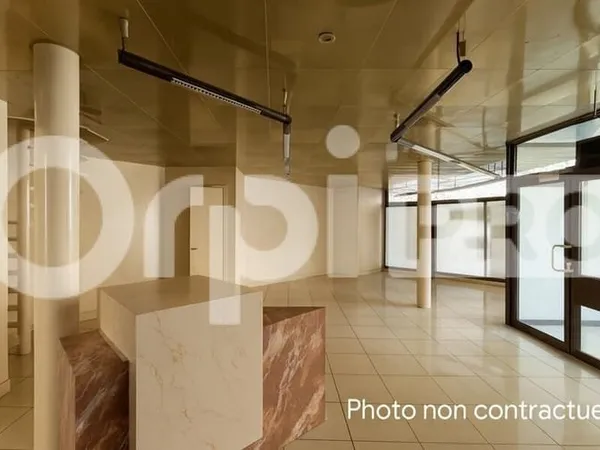 Local commercial 141 m²