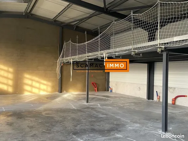Local industriel 225 m²