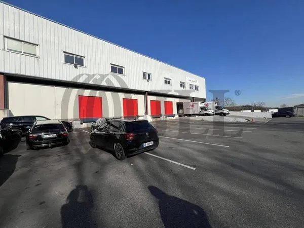Local d'activité 1381 m²