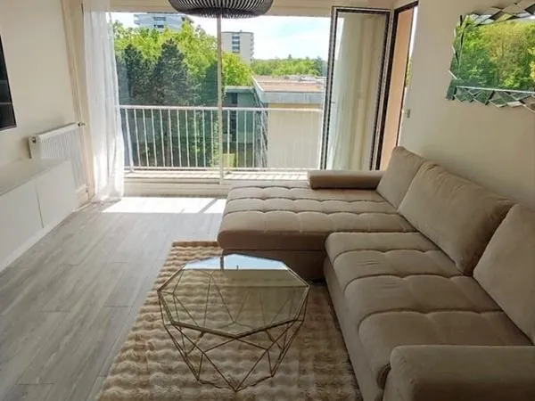 2P 49m² RÉNOVÉ - Balcon vue parc - Parking + cave - RER B - Meublé