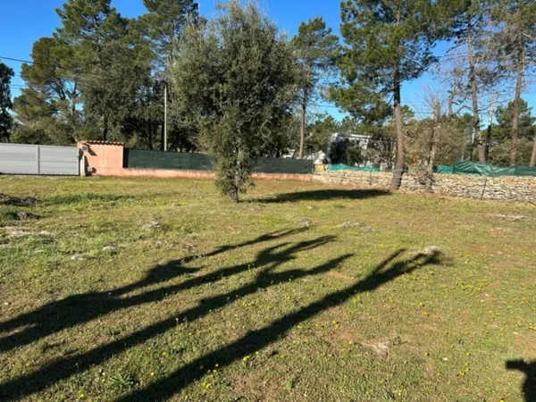 Terrain 957 m²