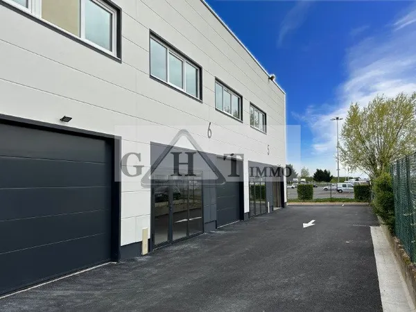 ENTREPOT 274 M² A VENDRE A FONTENAY TRESIGNY