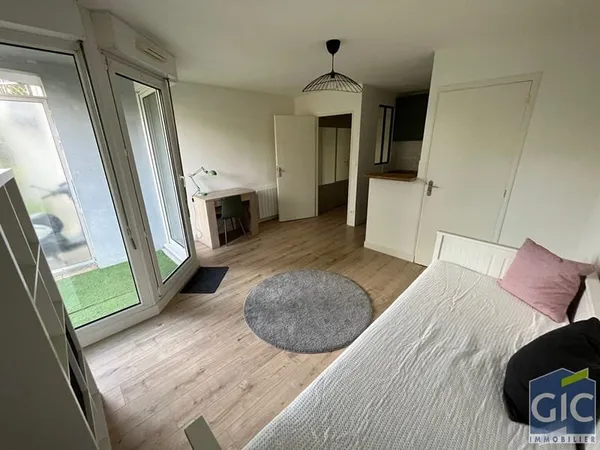 CAEN AU CALME STUDIO MEUBLE