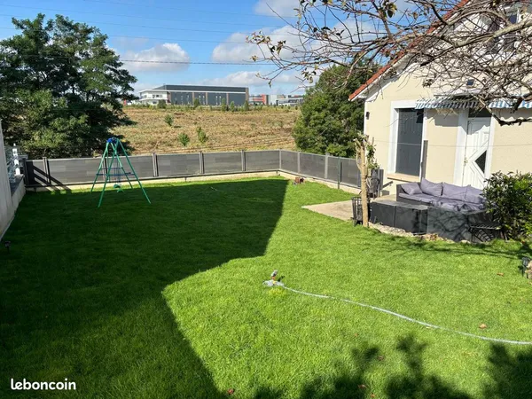 Pavillon individuel 6 pièces de 130 m² à Louvres - DPE C - Garage - RER D - À saisir à 357 000