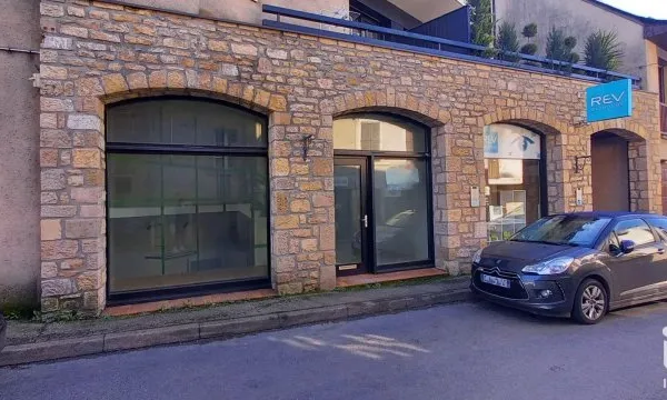 Local commercial 1 pièce 70 m²