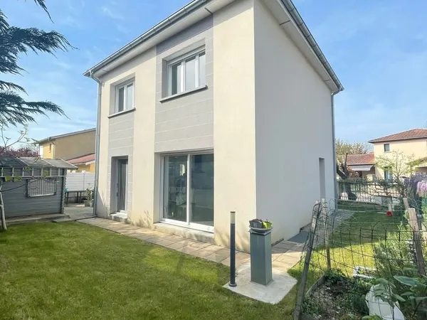 BIEN RARE À LA VENTE - MAISON CONTEMPORAINE RT2012 - SAINT-PRIEST AU COEUR DES MARENDIERS - 140m² - 