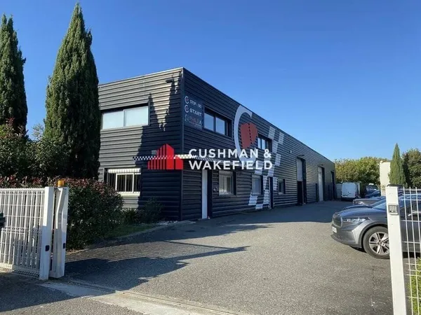 Local d'activité 1168 m²