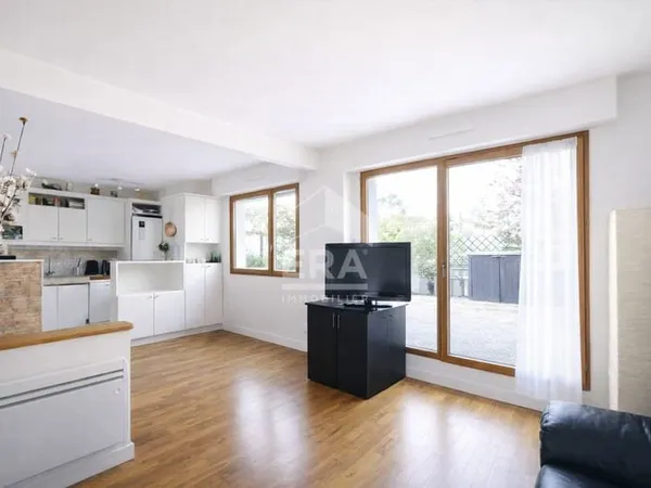 Appartement 4 pièces TERRASSE 39 m²-2 PARKINGS-CAVE