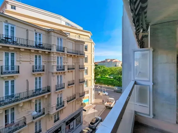 Hyper centre - Coulée verte Trois pièces 97,5 m² - Refait à neuf