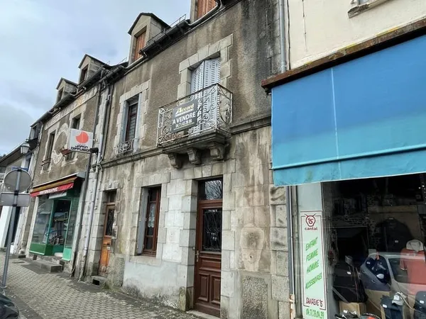 MAISON - CENTRE VILLE DE RIOM-ES-MONTAGNES