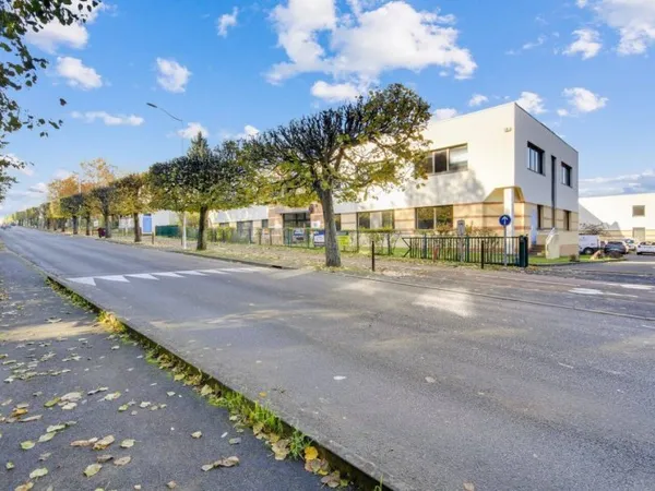 Local d'activité 518 m²