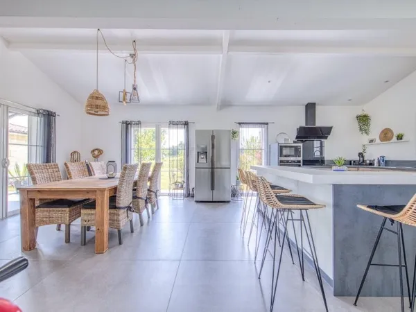 SAINT-LOUBES - PROPRIETE CONTEMPORAINE - DEPENDANCE ET GARAGE - DPE A