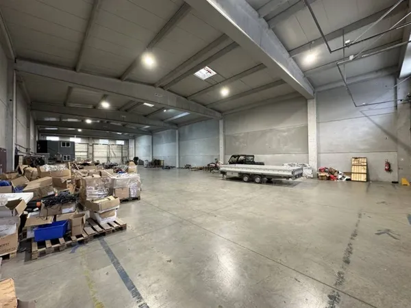 Local d'activité 880 m²