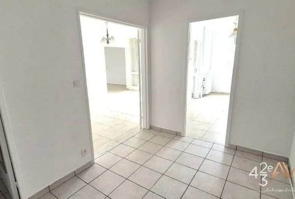TYPE 4 - 86 m² - 79 000 € - Balcon -ST-ETIENNE La METARE