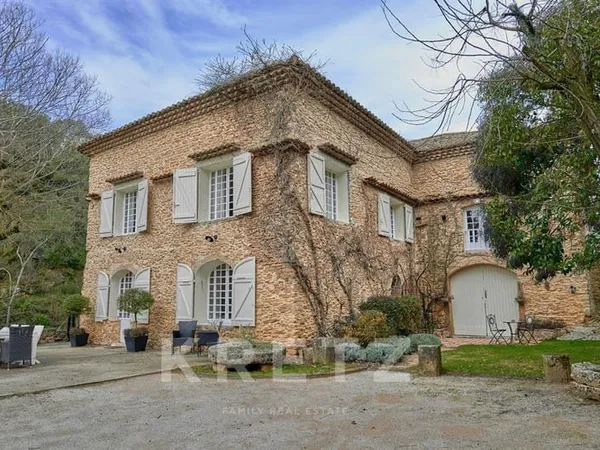 Ancien moulin entièrement restauré - Uchaux (Vaucluse)