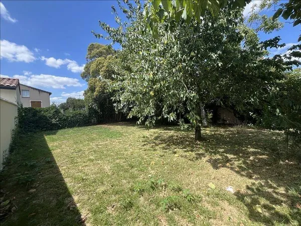 Terrain 300 m²