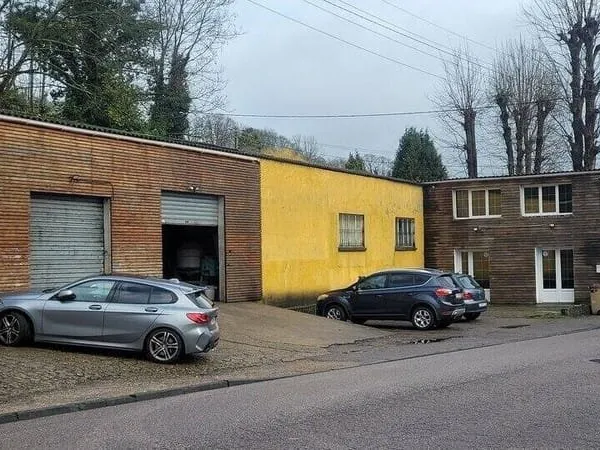 Local d'activité 670 m²