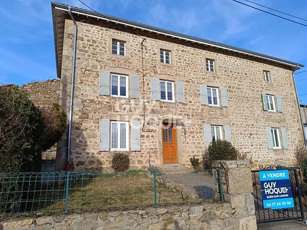 Maison en pierre avec dépendances