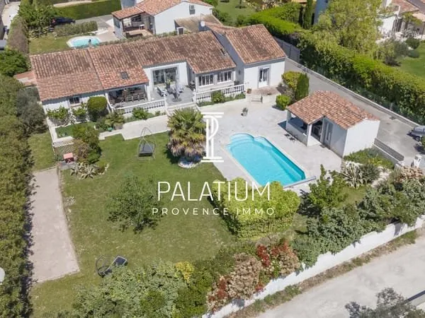 Maison plain-pied 207 m² avec piscine, grand terrain - Centre