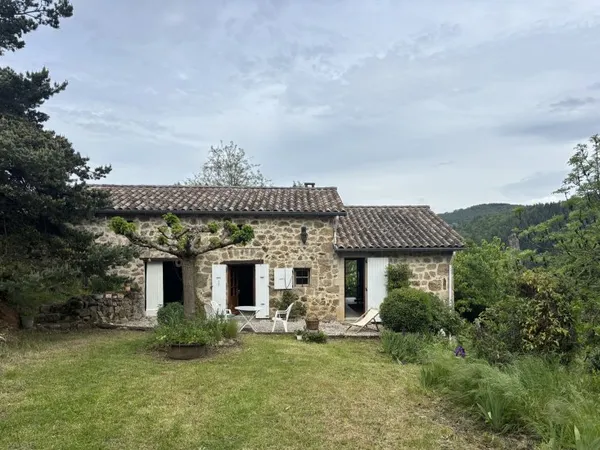 Vends maison en pierres en Ardèche