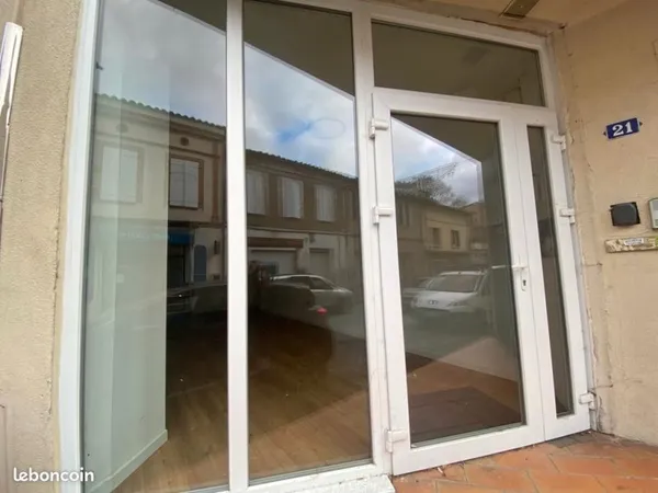 Centre ville l'Isle Jourdain - Local commercial de 34.6 m² avec sanitaires