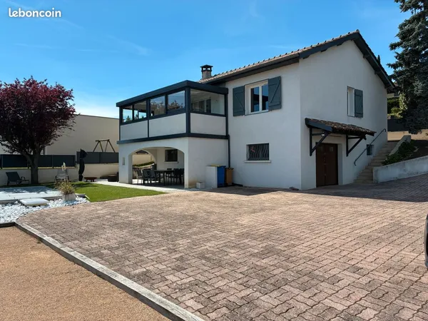 Maison lumineuse avec vue + piscine