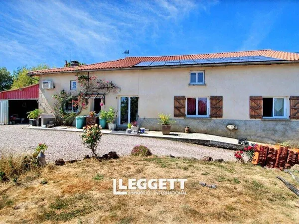 Studio 4 pièces 231 m²