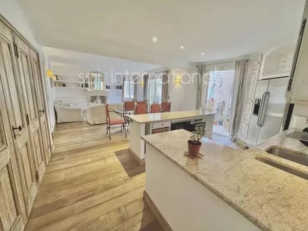Ref 1958 : Rare - Saint-Tropez - Appartement - Terrasse - Place Des Lices
