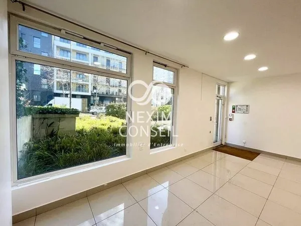 Local commercial 2 pièces 69 m²