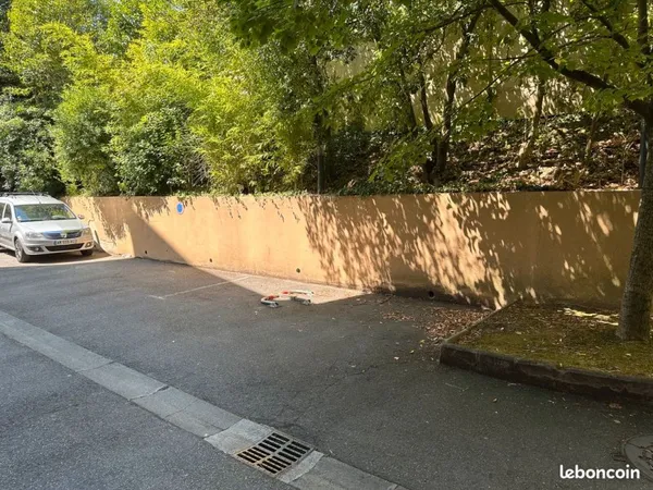 Parking extérieur 30