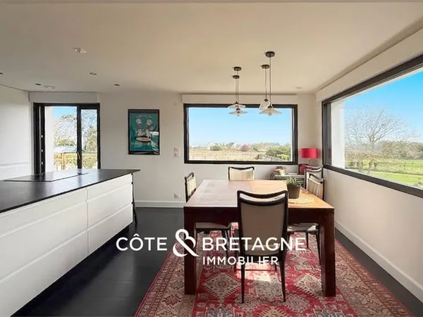MAISON ENTIÈREMENT RÉNOVÉE AVEC TERRAIN CONSTRUCTIBLE À LAN