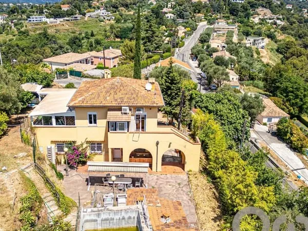 Maison 6 pièces 205 m²