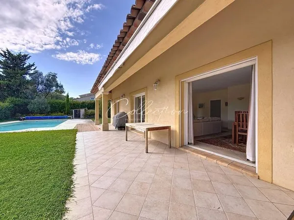 Maison de plain-pied 5 pièces 160 m²