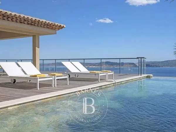 Maison 6 pièces 383 m²