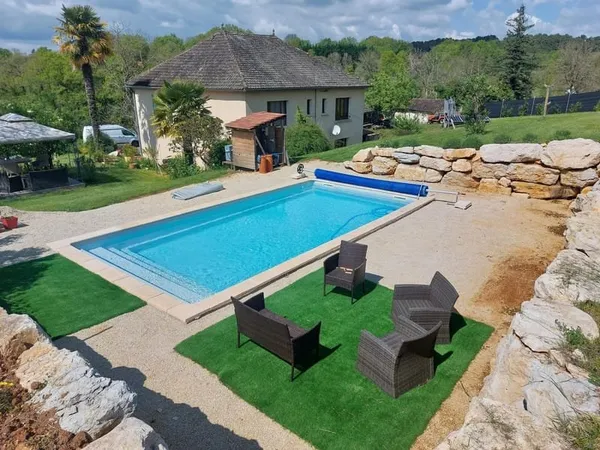 Maison, dépendances, piscine