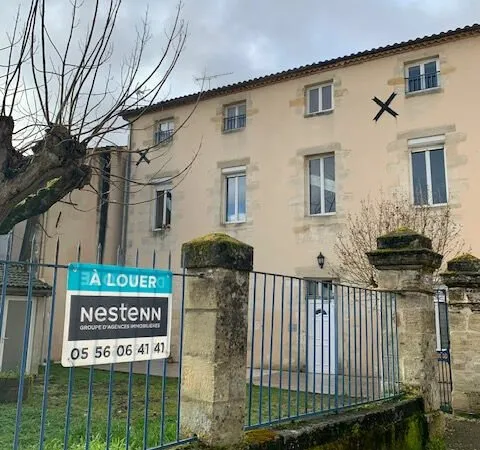 A louer T2 DUPLEX de 30m² à SAINTE BAZEILLE au coeur du village