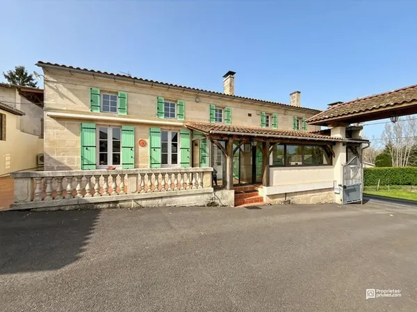 Maison avec piscine, spa et dépendances sur 6340 m² à vendre à Berson Proche Blaye