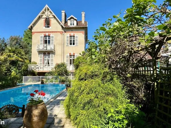 Maison 9 pièces 270 m²