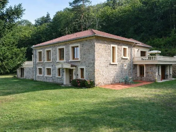 Maison 10 pièces 205 m²