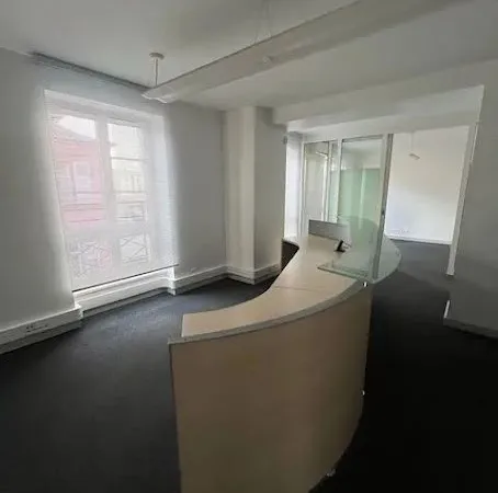 Bureau 259 m²