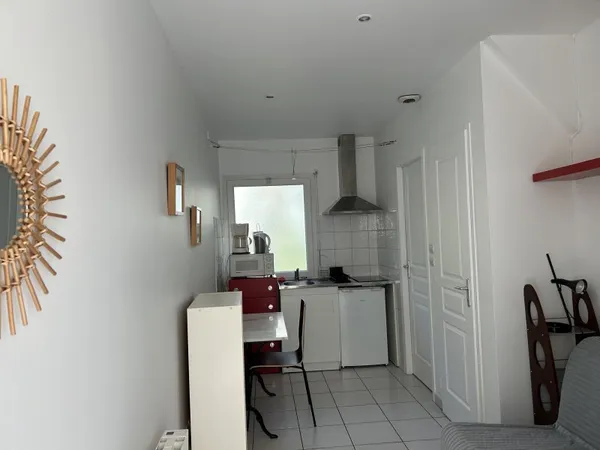Loue Srudio meublé Etat neuf Barr.StGenè/Bordeaux Tram B et commerces Idéal étudiant