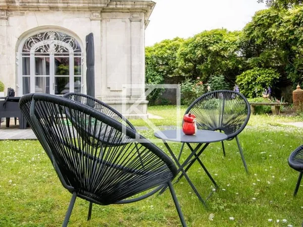 Maison 10 pièces 250 m²