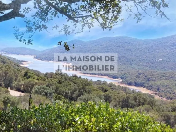 Villa de Type 2 avec Vue sur le Lac de Talza à Figari
