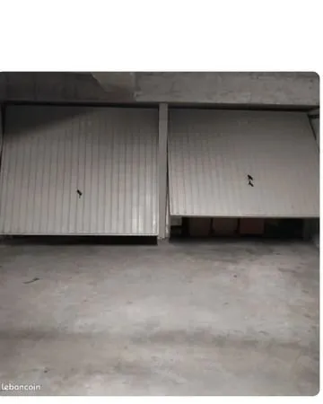 2 garages mitoyens résidence " le hameau de tassin"