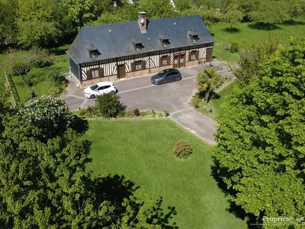 MAISON NORMANDE 5 CHAMBRES AVEC GRAND TERRAIN