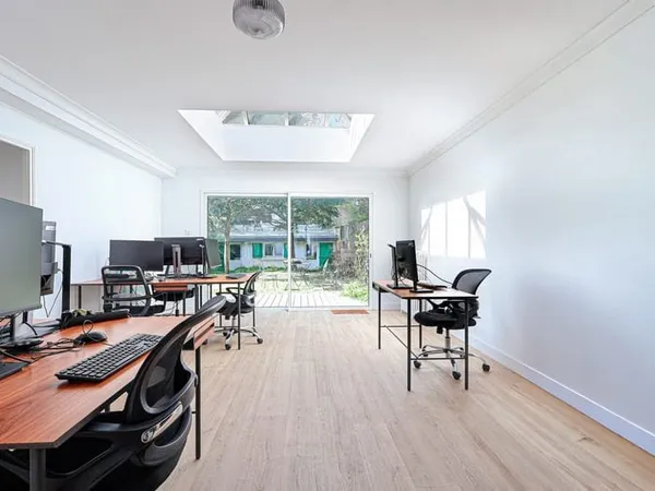Bureau et espace de travail Location Nantes  100m² 2500€