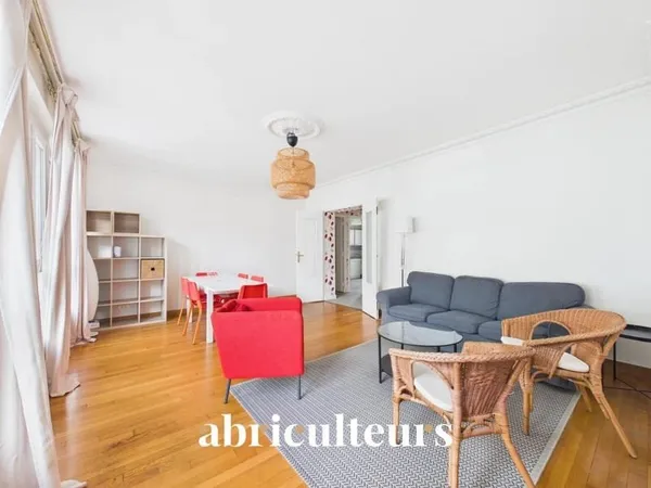 Appartement de 80m2 - 3ème étage avec scenseur - Placards - Cave - Quartier Bretagne - Rue du Pont S