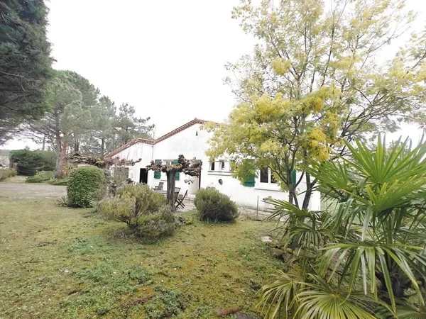 Commune d'AJAC - Maison avec piscine de 85 habitable sur ter