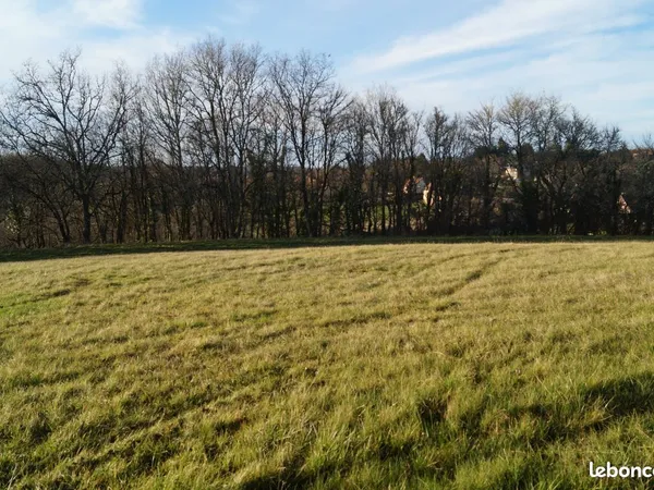 Terrain constructible à Millac