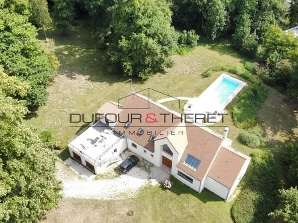 Maison 10 pièces 309 m²